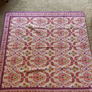 Beautiful Queen Size bedspread and shams